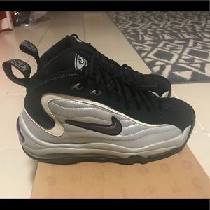 Near DS Air max Uptempo sz Men’s 7. Grey/black